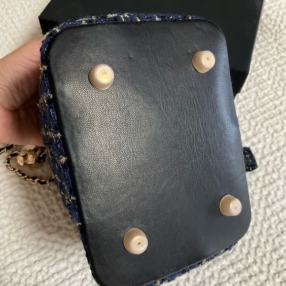 Chanel GWP Dark Blue and Gold Shoulder Makeup Bag - Picture 7 of 15